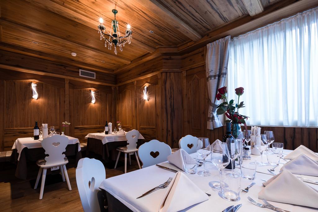 Hotel Collini Pinzolo Exterior foto